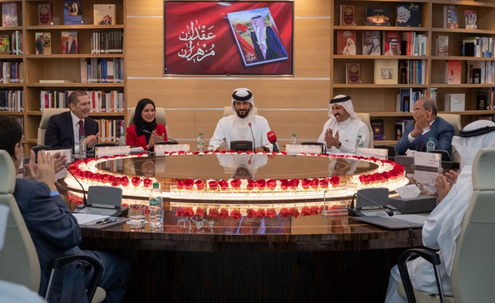 سمو الشيخ ناصر بن حمد: كتاب عقدان مزهران خلده جلالة الملك بإنجازاته