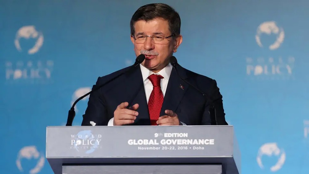 أحمد داود أوغلو ينتقد أردوغان.. "أضر بحزبنا"