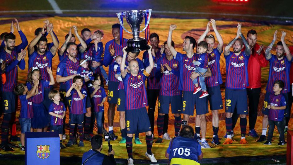 برشلونة على أعتاب الفوز بلقبه الدوري رقم 26