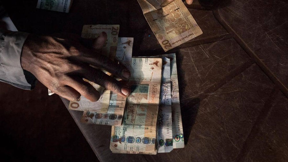 بنك السودان المركزي ينفي "خبرا مفبركا" عن سعر الدولار