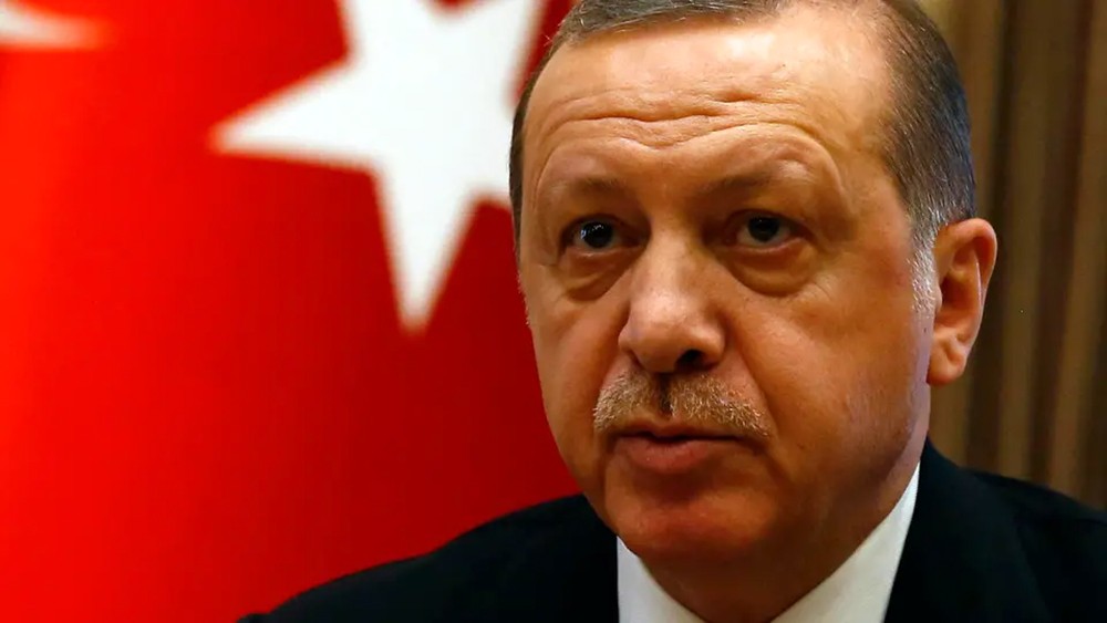 بلومبيرغ: أردوغان يواجه تمردا نادرا داخل صفوف حزبه
