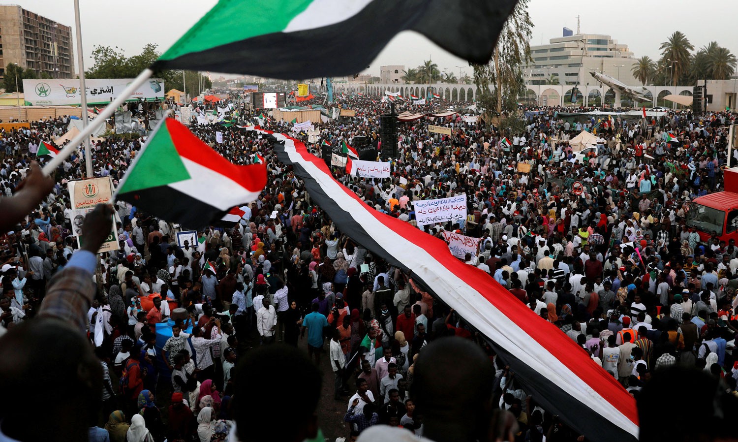 المجلس العسكري السوداني: مستعدون لتسليم السلطة بشرط
