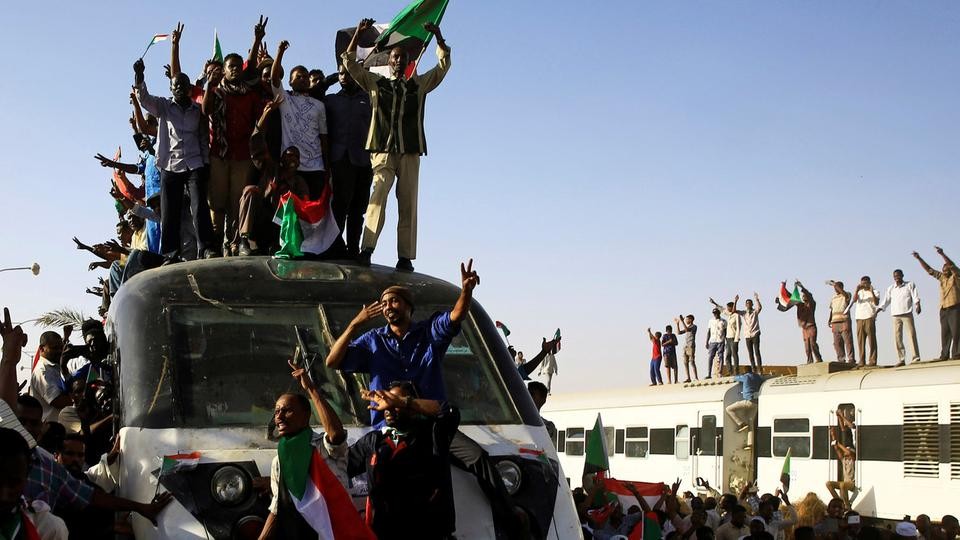 السودان.. "الحرية والتغيير" تؤجل إعلان المجلس المدني