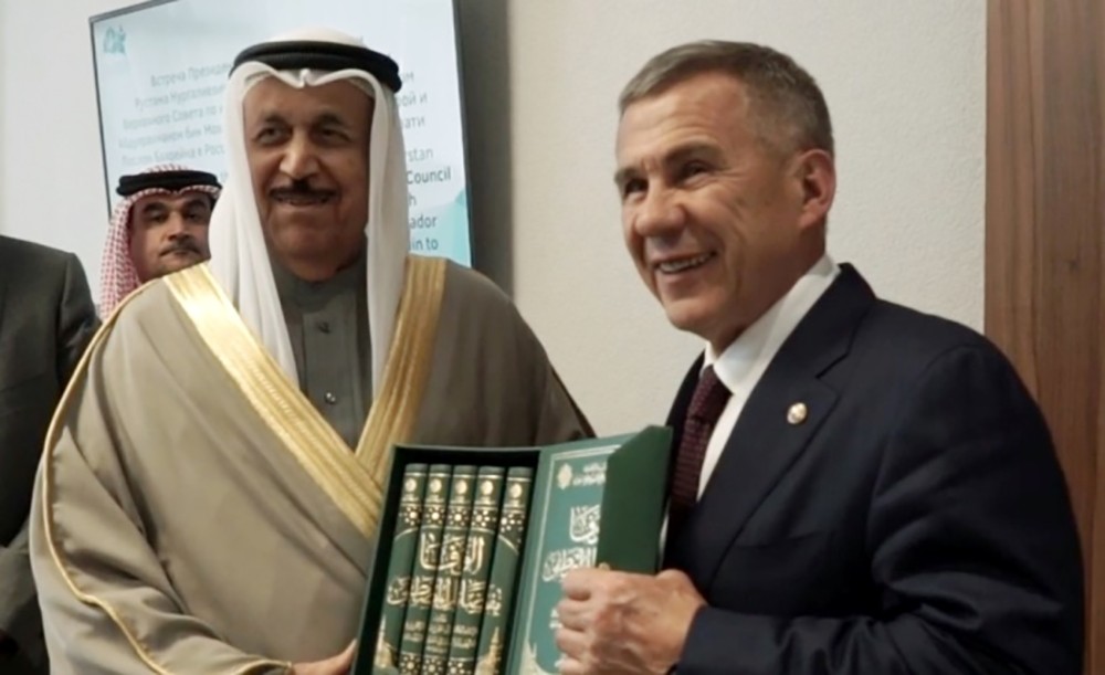 رئيس جمهورية تتارستان الروسية يعقد اجتماع عمل مع رئيس المجلس الأعلى للشئون الإسلامية