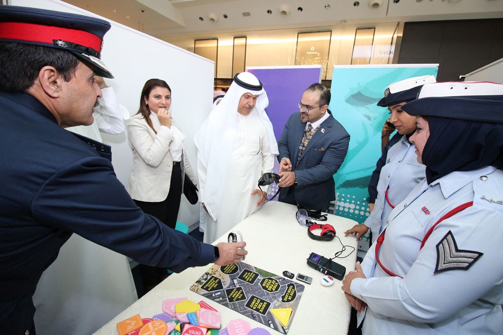 محافظ العاصمة يفتتح معرض "معاً" للتوعية الأمنية