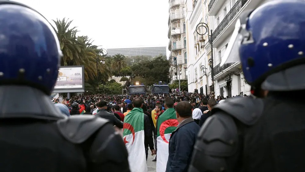الجزائر.. إضراب عمال البريد والاتصالات 3 أيام