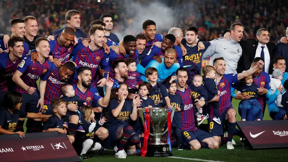 برشلونة يهزم ليفانتي ويتوج بلقب الدوري الإسباني