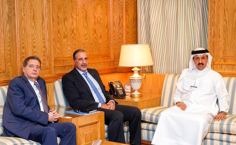 الشيخ عبدالله بن أحمد يستعرض آفاق التعاون مع مسؤول إدارة الشؤون السياسية وحفظ السلام بالأمم المتحدة