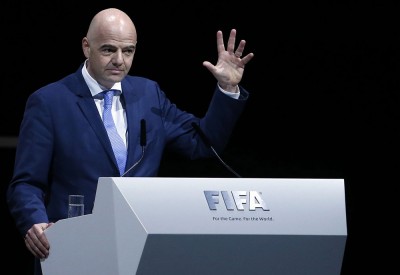 رئيس "الفيفا" يهنئ نادي الرفاع بلقب دوري ناصر بن حمد الممتاز