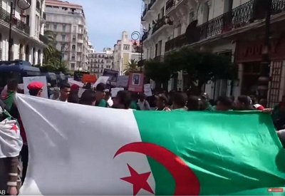  أمين جبهة التحرير يطلب الصفح من الجزائريين