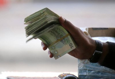  تونس.. الحكومة تواجه التوتر الاجتماعي بزيادة الرواتب