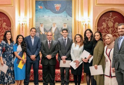 سفير البحرين يستقبل البحرينيين العاملين في بريطانيا
