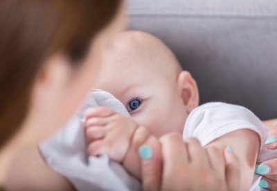 علاقة غير متوقعة بين الرضاعة الطبيعية والبدانة