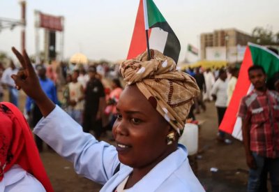 العسكري السوداني يدرس "وثيقة" قوى التغيير.. ورد مكتوب