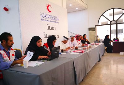 "الهلال الأحمر" تستكمل توزيع "مساعدات رمضان" على أربعة آلاف أسرة متعففة