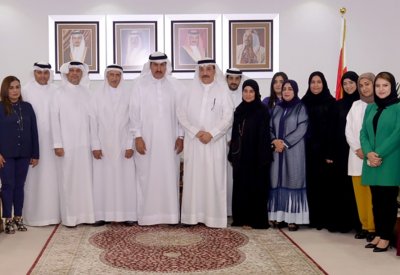 وزير العمل يكرم الدوسري بمناسبة منحه وسام مجلس التعاون للخدمة المدنية