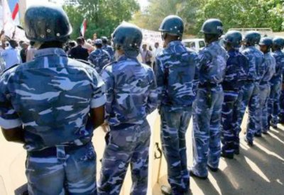 القوات السودانية تضبط أسلحة وأجهزة تفجير عن بعد