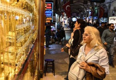 الذهب يصعد بفعل التوترات التجارية الأميركية الصينية
