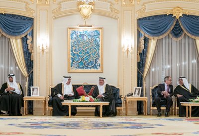 نائب رئيس مجلس الوزراء يستقبل عددا من كبار أفراد العائلة المالكة الكريمة والمسؤولين
