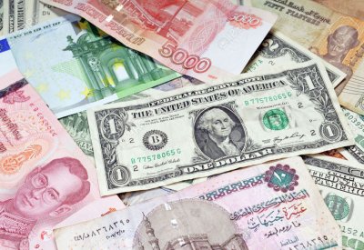 مصر.. الجنيه والدولار يقلبان "كل التوقعات" في رمضان