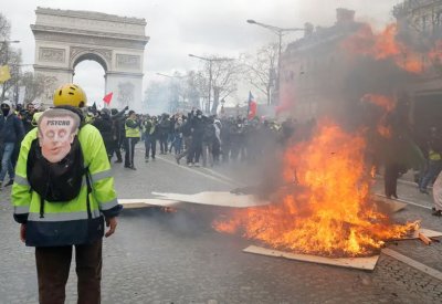 السترات الصفر لن تتظاهر في باريس.. والسبب!