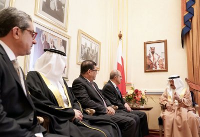 سمو رئيس الوزراء يستقبل عددا من أفراد عائلة الأمين
