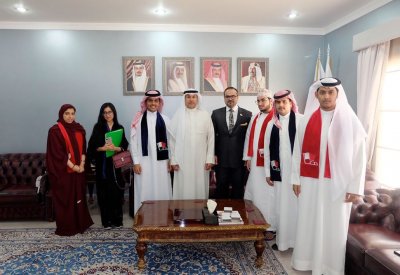 محافظ العاصمة يستقبل مجموعة من طلبة الطب في جامعة الخليج العربي