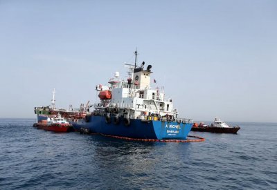 عُمان تدين تخريب السفن قبالة الإمارات
