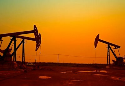 توترات الشرق الأوسط تصعد بالنفط لليوم الثالث