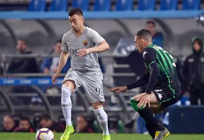 روما يتعادل مع ساسولو ويبتعد عن مقاعد دوري الأبطال