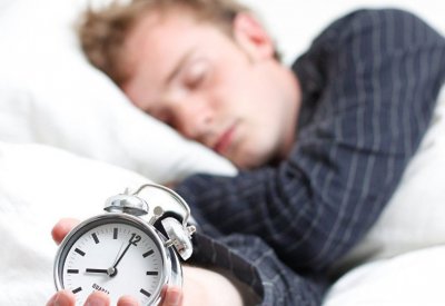 تعرف على أضرار النوم بعد الأكل والوجبات المسموح تناولها