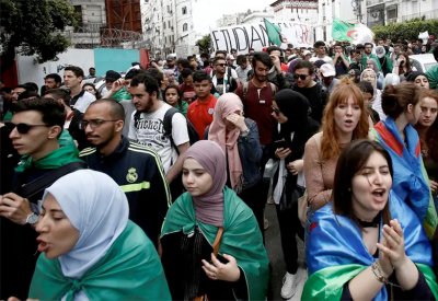 طلاب الجزائر في الشوارع مجدداً.. رفضاً لانتخابات يوليو
