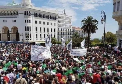 الجزائر.. الطلبة يتظاهرون مجددا ووزراء بالجملة أمام القضاء