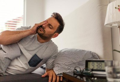 وداعاً للأرق في أسبوع.. السر في النظارة