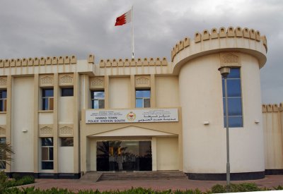 القبض على شخص اصطدم بعدة مركبات واصاب ثلاثة من أفراد الشرطة