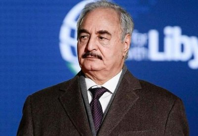 حفتر لماكرون: مستعد لحوار سياسي شامل بشرط