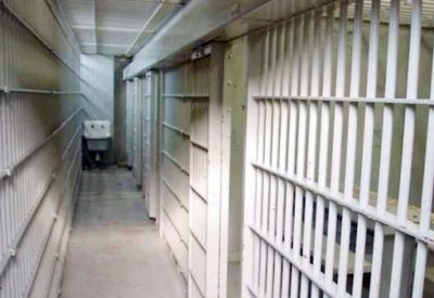 بدء محاكمة 12 شرطيا اعتدوا بسلوكهم الفردي على عدد من نزلاء السجن