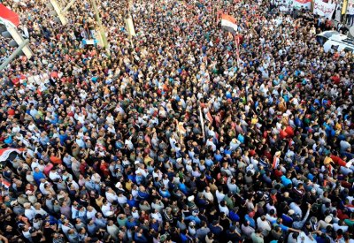 بالحمائم والورود البيضاء.. التيار الصدري يدعو للتظاهر