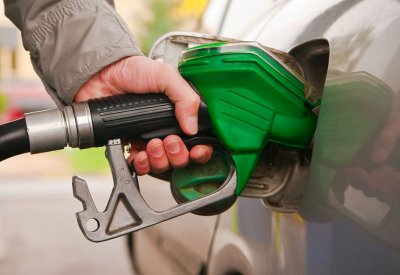 سنة لآسيوي يشتري الديزل من السوق السوداء ويختلس فارق السعر لنفسه