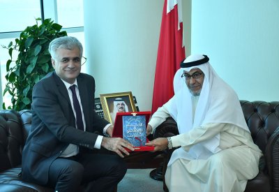 وزير شؤون مجلسي الشورى والنواب يستقبل الدكتور جاسم حاجي