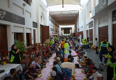 سوق "باب البحرين" يشهد إفطار جماعي لأكثر من 2500 شخص