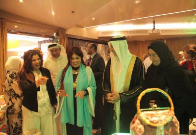 وكيل وزارة التنمية يفتتح معرض "ألواني البحرين" للحرف اليدوية