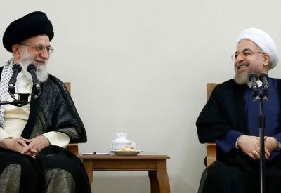 ردا على روحاني.. المتشددون يطالبون خامنئي بمراجعة الدستور