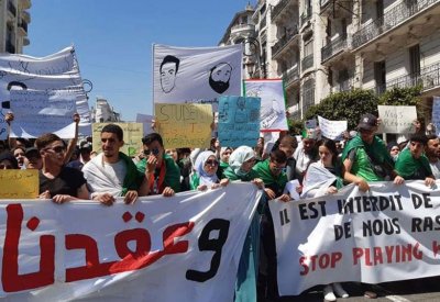 الجزائر.. المئات من الطلاب بتظاهرات جديدة مساندة للحراك