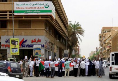 قتيلة وعدد من الجرحى قرب ساحة الاعتصام في الخرطوم