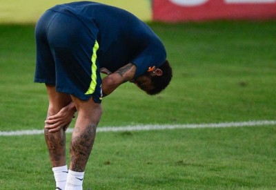 آلام في ركبة نيمار.. تقلق البرازيليين قبل كوبا أميركا
