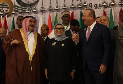 وزير الخارجية يشارك في اجتماع مؤتمر القمة الإسلامي