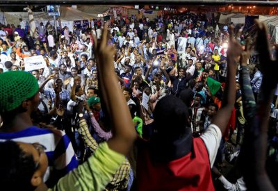 السودان.. قوى التغيير تلوح بالعصيان المدني