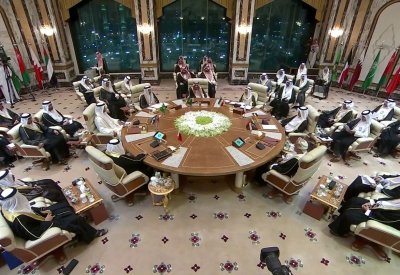 جلالة الملك المفدى يشارك في القمة الخليجية الطارئة