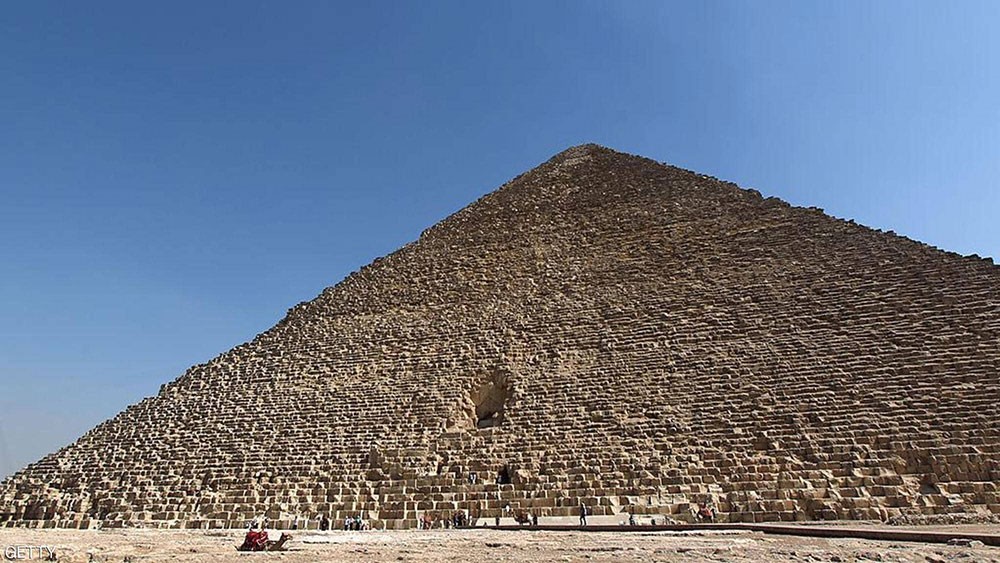  مصر.. القبض على "متسلق الهرم الأكبر" بعد مطاردة
